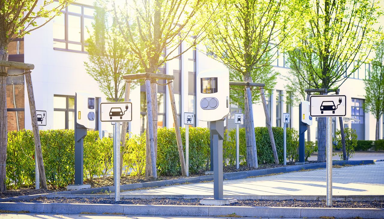 Voitures de fonction hybrides rechargeables en 2026 : fiscalité, avantages et TCO